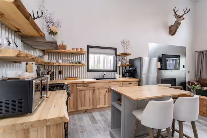 Fully equipped kitchen at Wildhorse Cabin